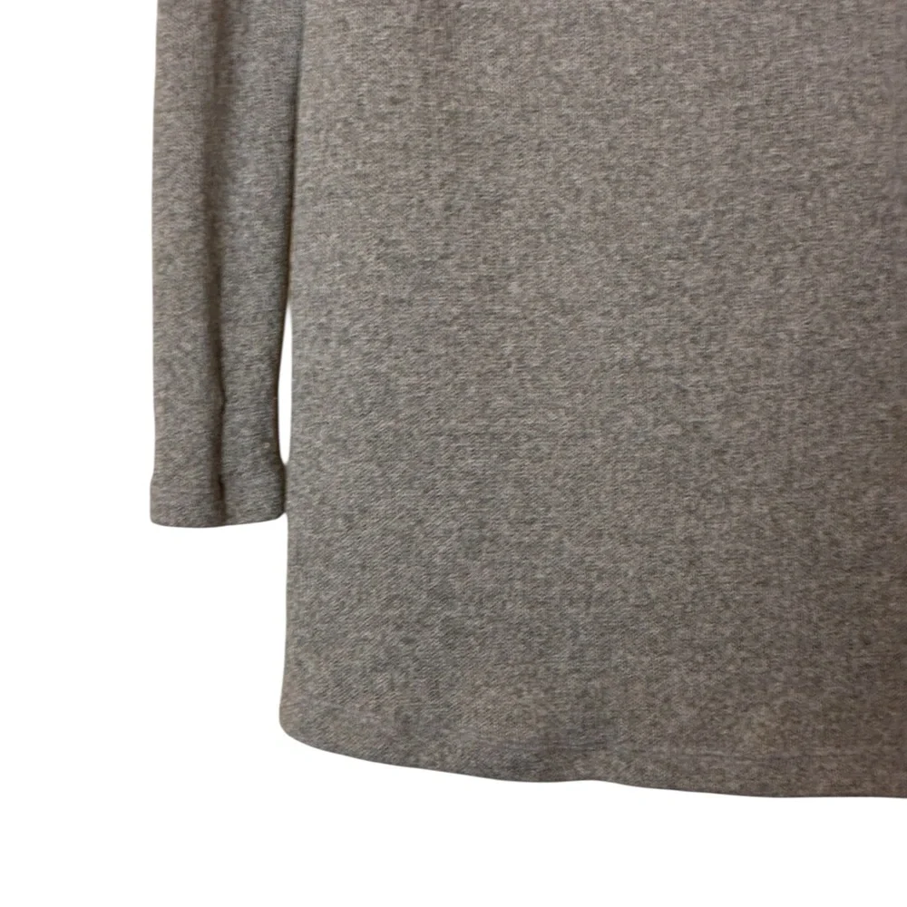 Eri + Ali | Like new gray off the shoulder long sleeve knit sweater